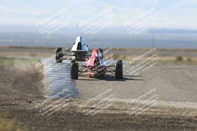 media/Oct-26-2025-CalClub SCCA (Sun) [[8ce1e69566]]/Group 6/Grapevine/
